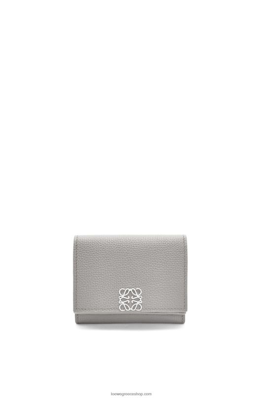 Loewe γυναίκες αναγραμματισμένο πορτοφόλι τρίπτυχο από δέρμα μοσχαριού με βότσαλο RZR0J1206 μαργαριταρένιο γκρι