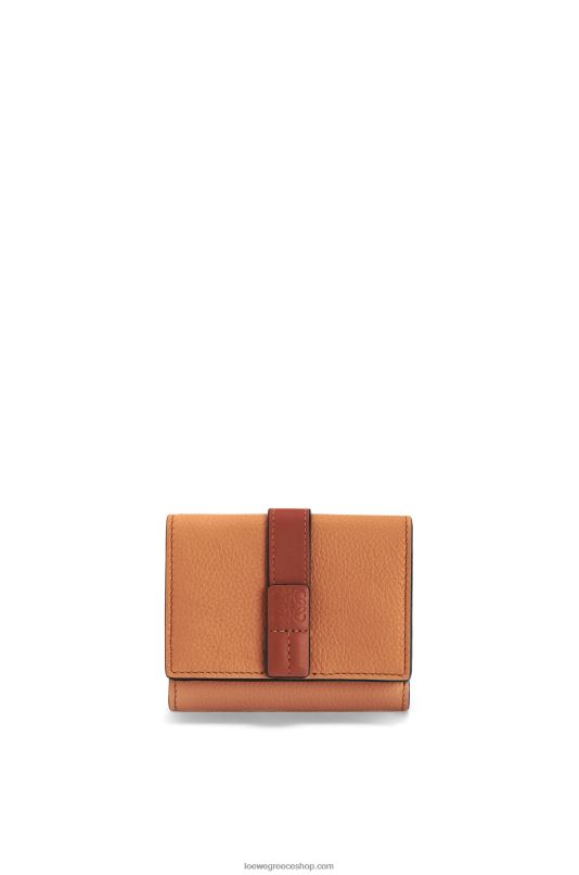 Loewe γυναίκες τρίπτυχο πορτοφόλι από δέρμα μοσχαριού με απαλούς κόκκους RZR0J1254 ελαφριά καραμέλα/πεκάν