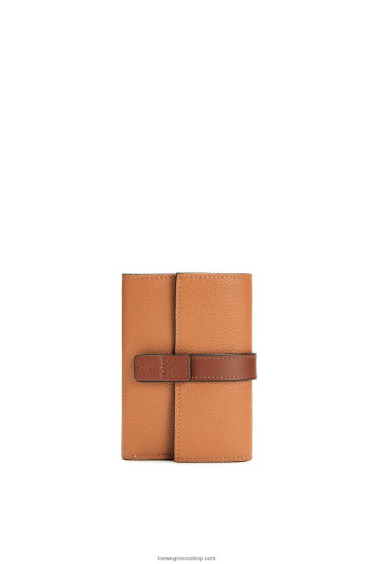 Loewe γυναίκες μικρό κάθετο πορτοφόλι από δέρμα μοσχαριού με μαλακό κόκκο RZR0J1256 ελαφριά καραμέλα/πεκάν