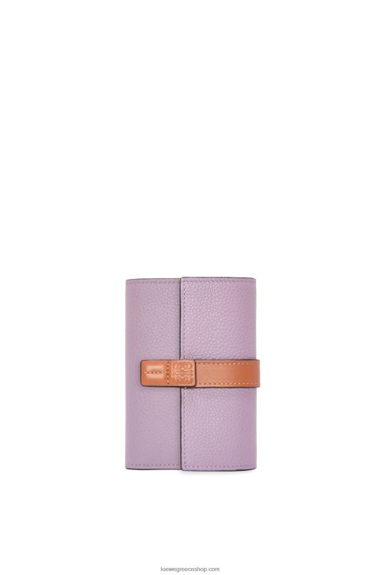 Loewe γυναίκες μικρό κάθετο πορτοφόλι από δέρμα μοσχαριού με μαλακό κόκκο RZR0J1270 βρώμικο μοβ/μαύρισμα