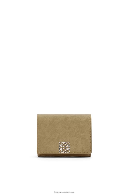 Loewe γυναίκες αναγραμματισμένο πορτοφόλι τρίπτυχο από δέρμα μοσχαριού με βότσαλο RZR0J1290 πράσινη αγκινάρα