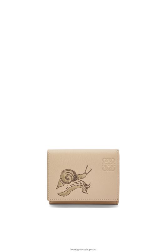 Loewe γυναίκες τριπλό πορτοφόλι σαλιγκαριού σε κλασικό δέρμα μοσχαριού RZR0J1300 σκονισμένο μπεζ
