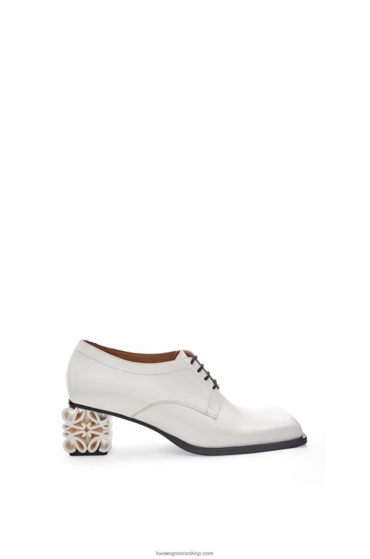 Loewe γυναίκες αναγραμματισμός φτέρνα brogue σε δέρμα μοσχαριού RZR0J769 άσπρο