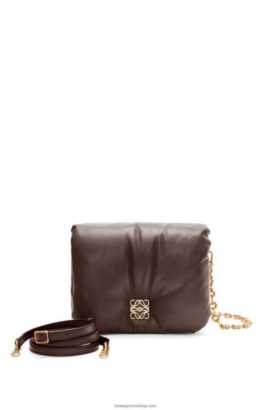 Loewe γυναίκες τσάντα puffer goya σε γυαλιστερή αρνιά νάπα RZR0J383 μαύρη σοκολάτα