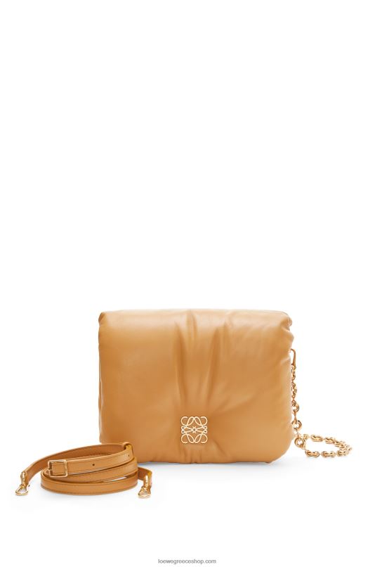 Loewe γυναίκες τσάντα puffer goya σε γυαλιστερή αρνιά νάπα RZR0J387 καμήλα
