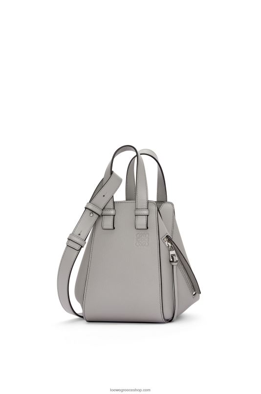 Loewe γυναίκες συμπαγής τσάντα αιώρας από δέρμα μοσχαριού με απαλούς κόκκους RZR0J342 μαργαριταρένιο γκρι