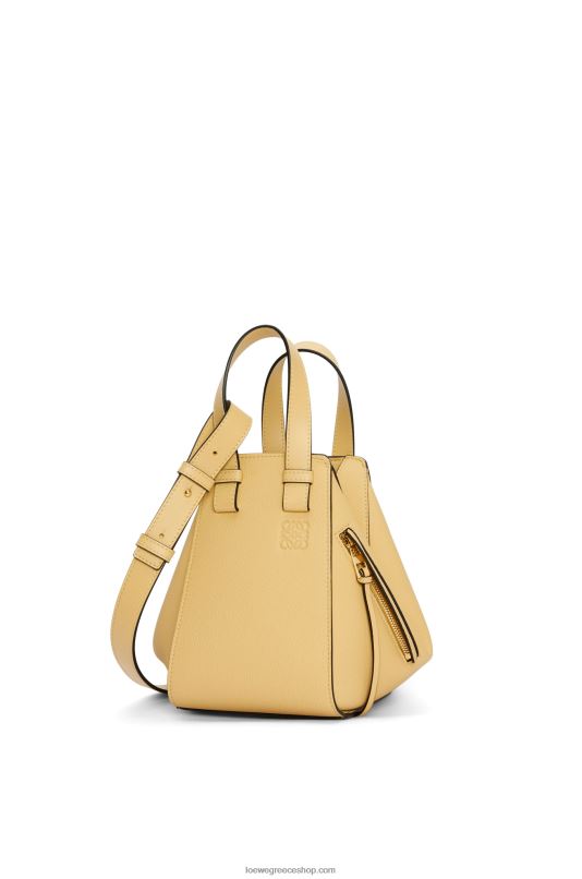 Loewe γυναίκες συμπαγής τσάντα αιώρας από δέρμα μοσχαριού με απαλούς κόκκους RZR0J405 σκούρο βούτυρο