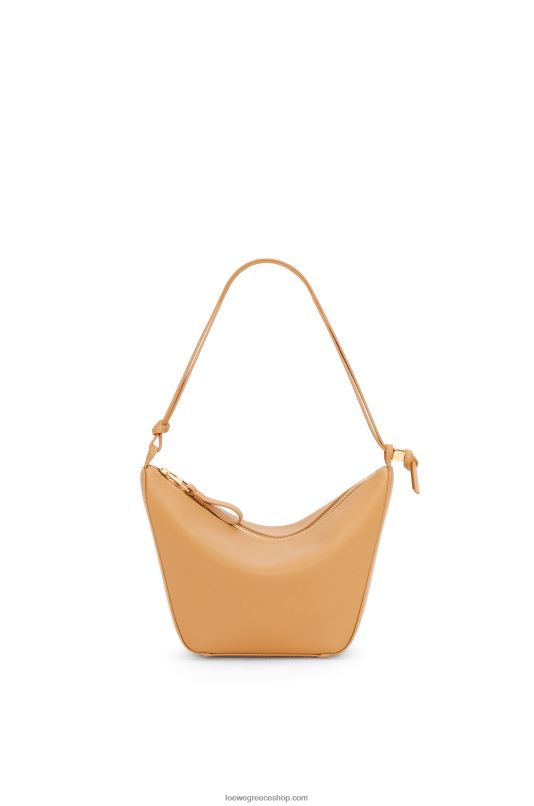 Loewe γυναίκες μίνι αιώρα hobo bag σε κλασικό δέρμα μοσχαριού RZR0J323 ζεστή έρημος