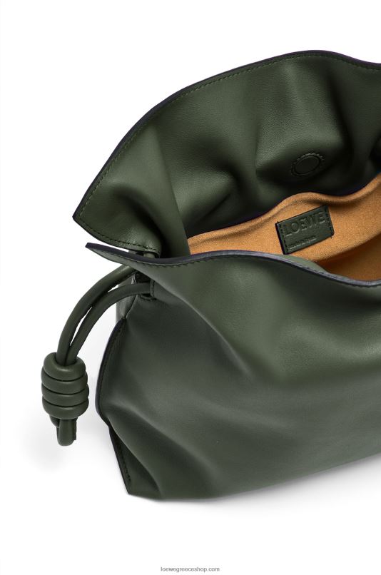 Loewe γυναίκες clutch φλαμένκο σε δέρμα μοσχαριού νάπα RZR0J428 vintage χακί