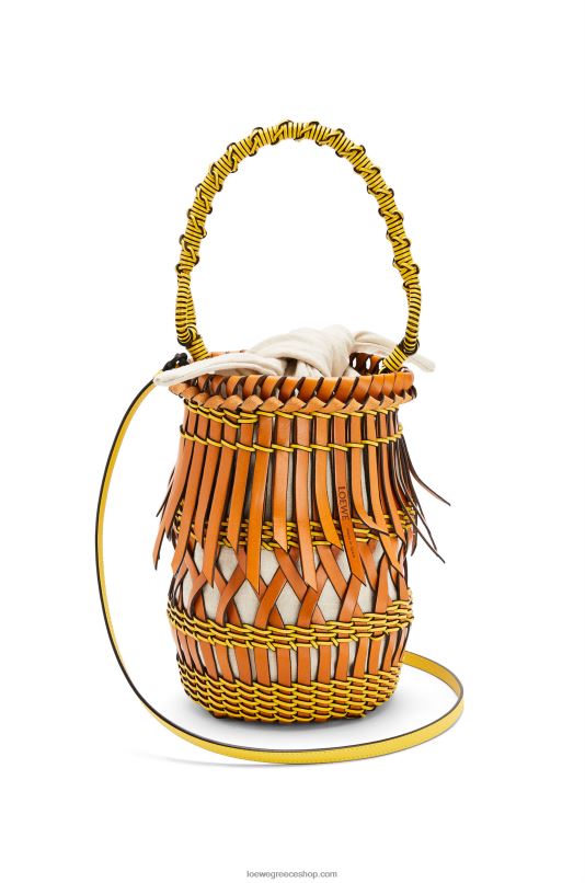 Loewe γυναίκες κρόσσια bucket bag σε δέρμα μοσχαριού RZR0J186 μαύρισμα/κίτρινο