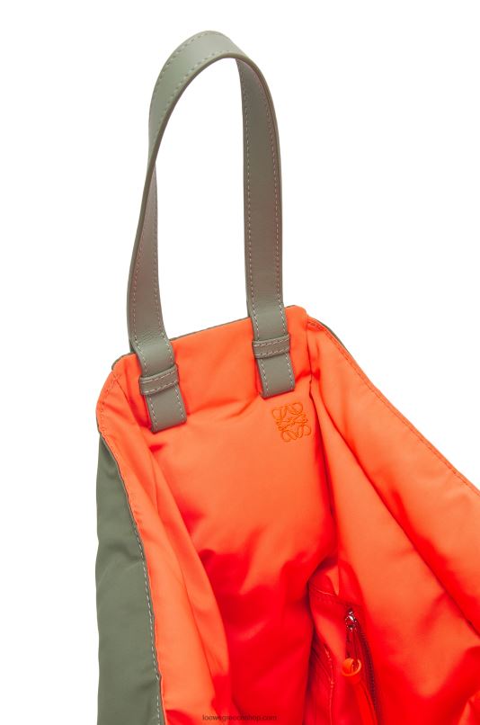 Loewe γυναίκες αιώρα tote αναστρέψιμη τσάντα σε νάιλον RZR0J446 vintage χακί